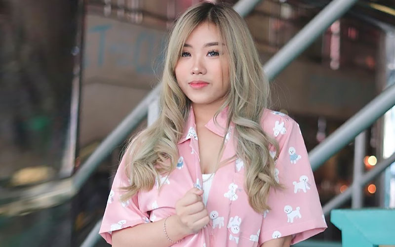 pretty north korean bride smiling