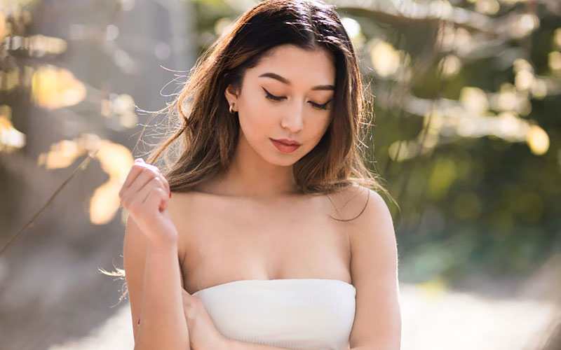 yemeni girl fo marriage walking